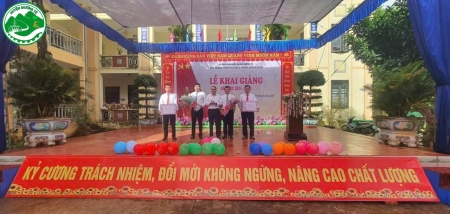 Đồng chí Phó Bí thư Thường trực Huyện ủy dự Lễ khai giảng năm học mới tại liên trường PTDTBT Tiểu học và PTDTBT THCS xã Pa Vệ Sủ