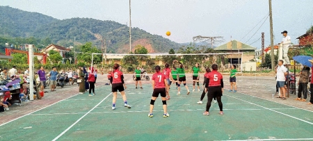Huyện Mường Tè: Hơn 200 vận động viên tham dự giải pickleball, bóng chuyền hơi mở rộng