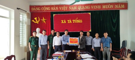 Đoàn công tác Tỉnh ủy kiểm tra công tác xóa nhà tạm, nhà dột nát trên địa bàn xã Tà Tổng