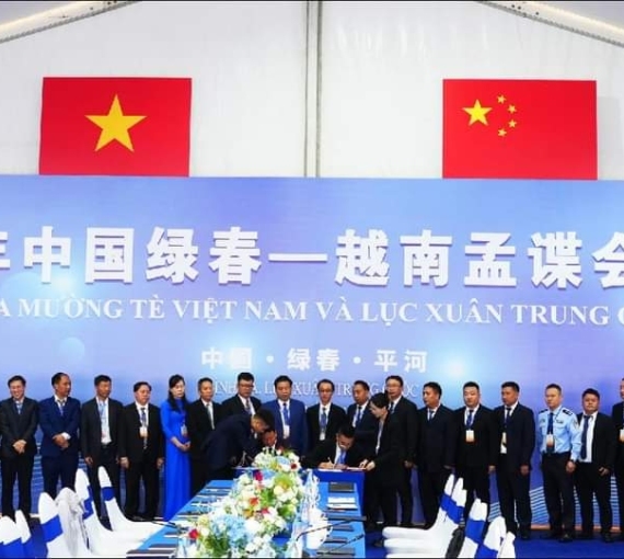 Hoi-dam-giua-huyen-Luc-Xuan-TQ-va-Muong-Te-VN-tai-Luc-Xuan-nam-2023.jpg