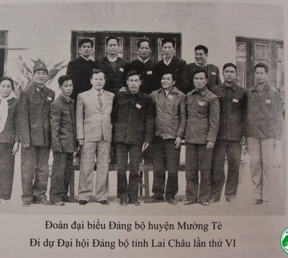 Doan-dai-bieu-Dang-bo-huyen-di-du-Dai-hoi-DB-tinh-lan-thu-VI-1.jpg