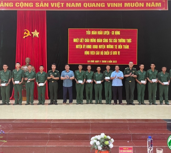 Thuong-truc-Huyen-uy-HDND-UBND-huyen-tham-Tieu-doan-Huan-luyen-Co-dong-tinh-nam-2023-1.jpg